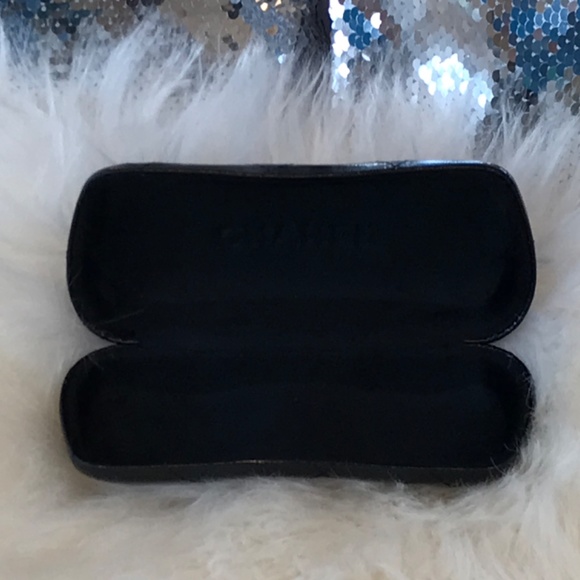 CHANEL Black Quilted 100% Leather Sunglass Case With Silver Logo - Picture 9 of 16